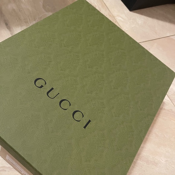 BRAND NEW puffer white gucci boots - Picture 6 of 7